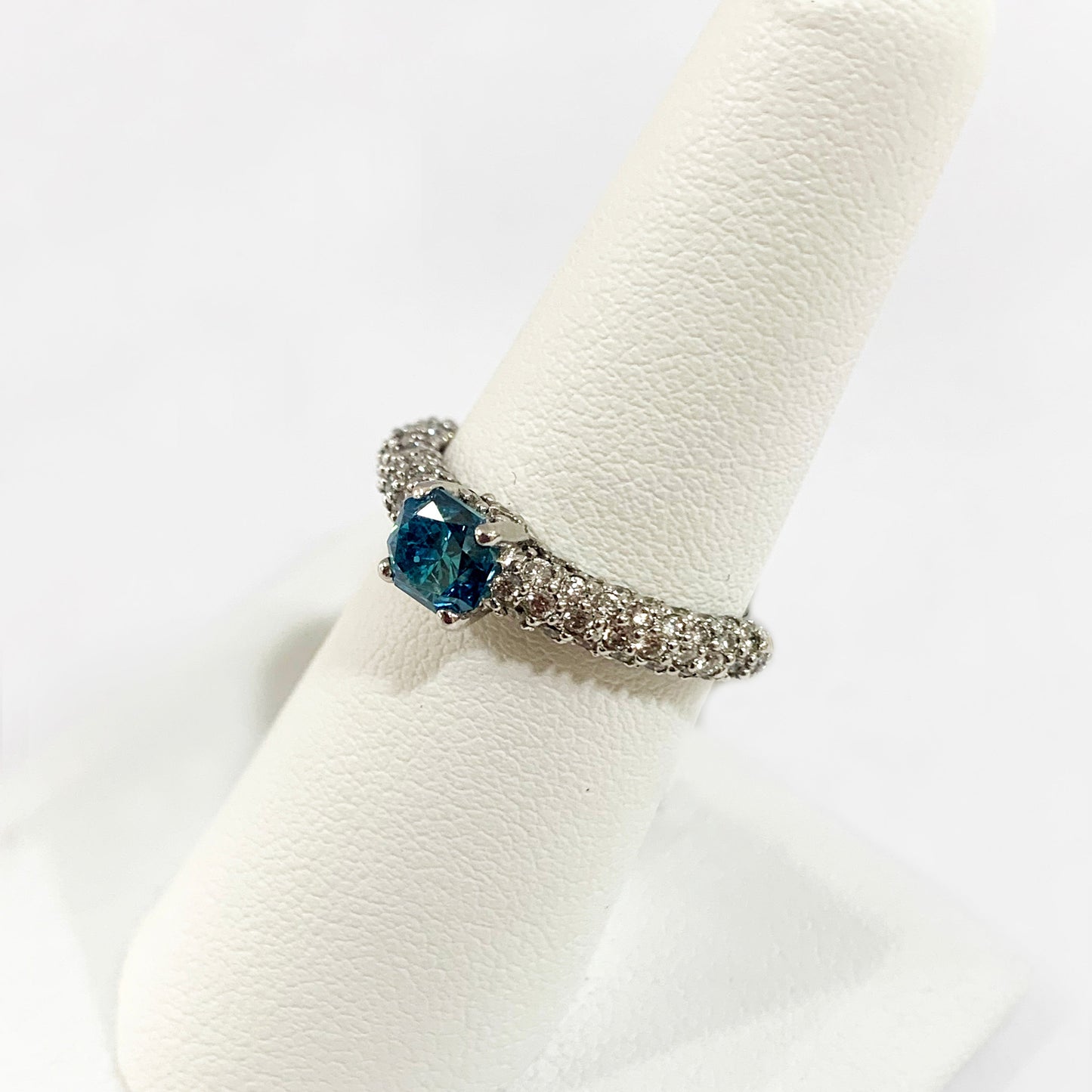 18k White Gold Blue Diamond Ring