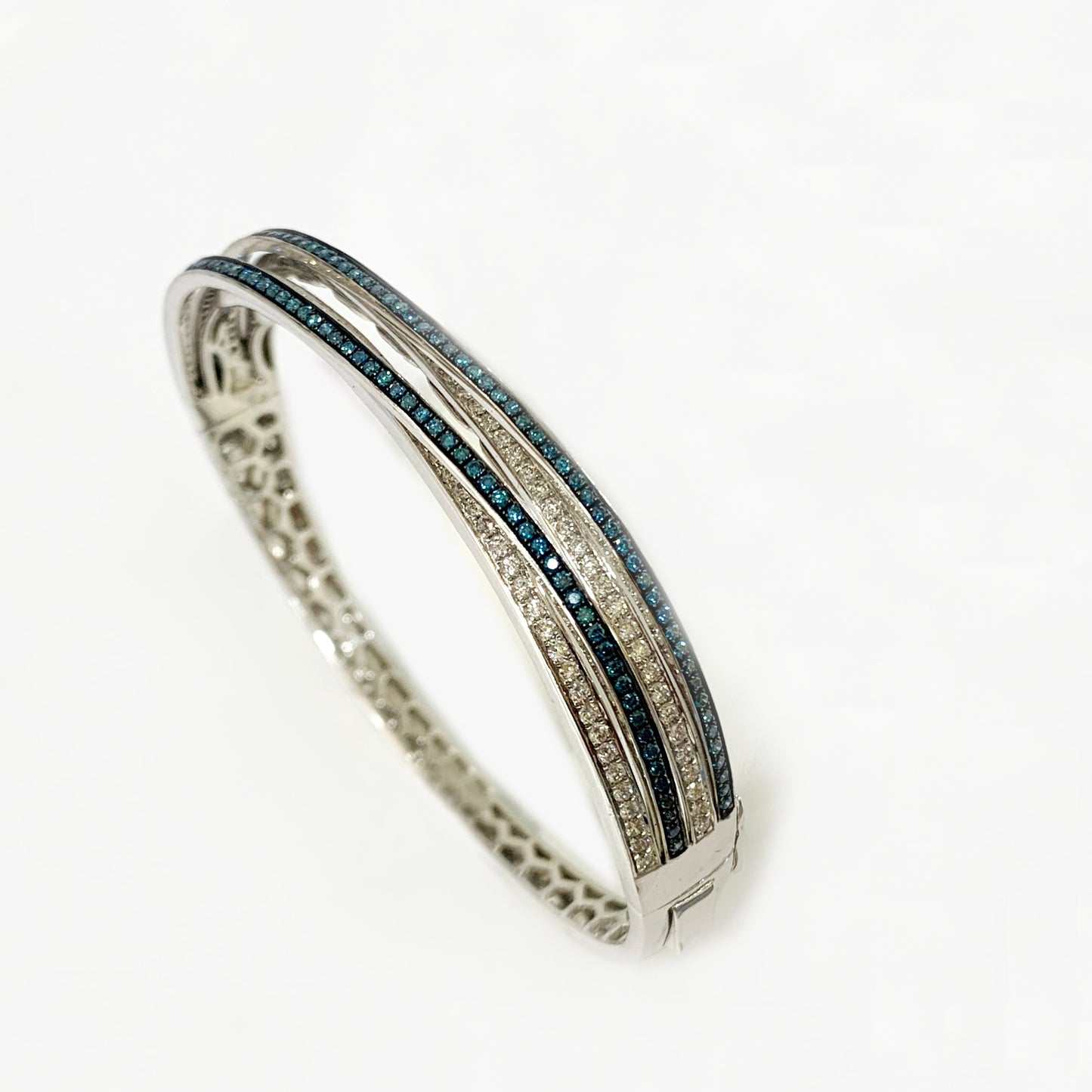 14k White Gold Blue Diamond Bangle