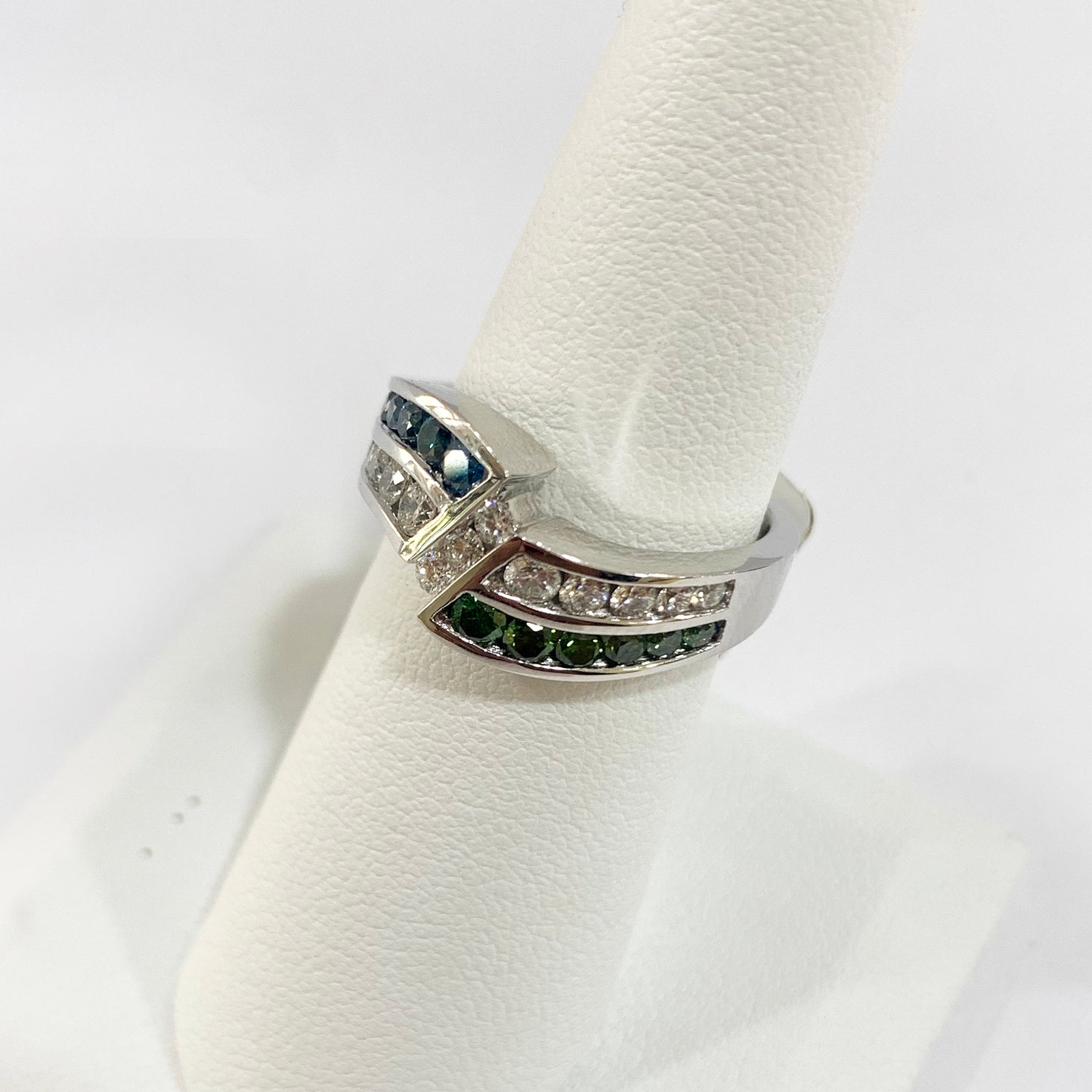 14k White Gold Green/White/Blue Diamond Ring