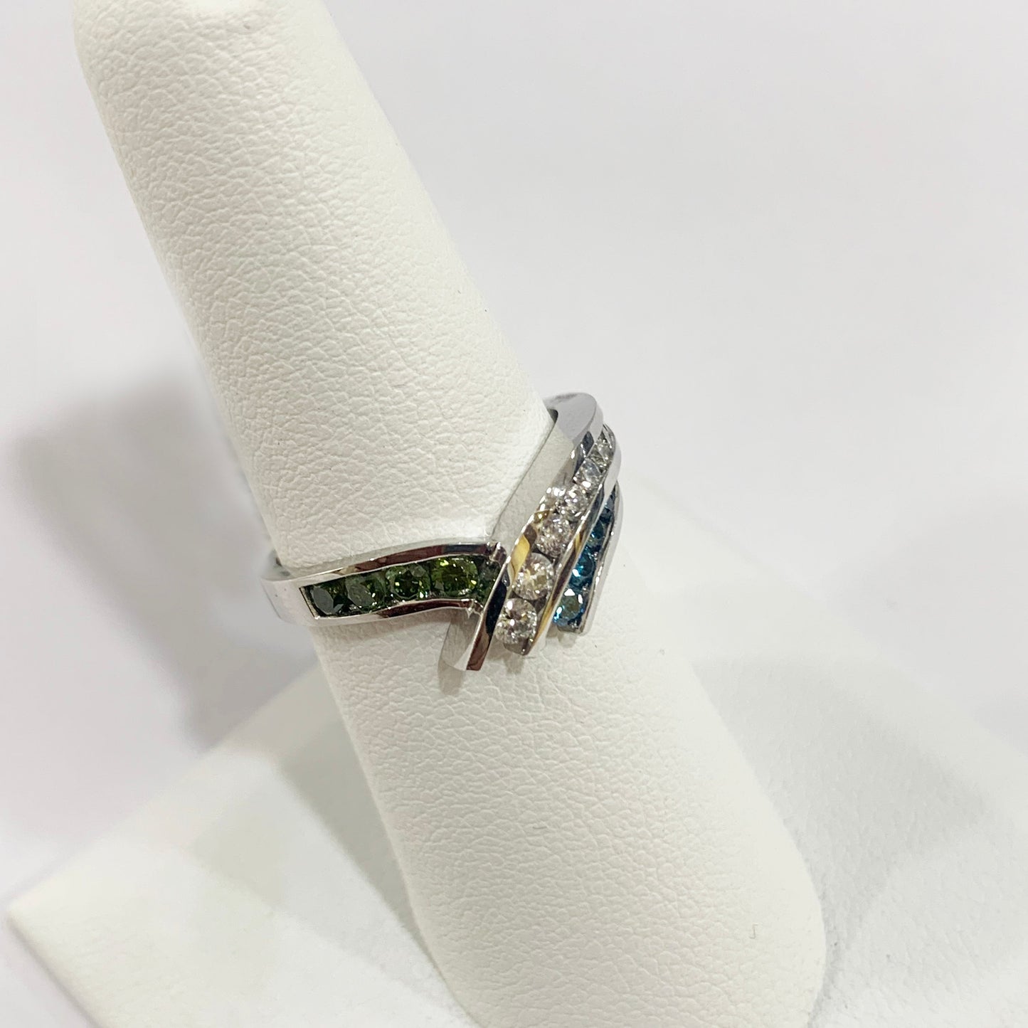 14k White Gold Green/White/Blue Diamond Ring