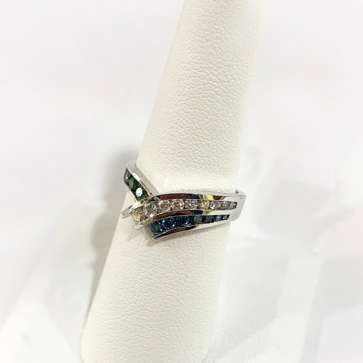 14k White Gold Green/White/Blue Diamond Ring