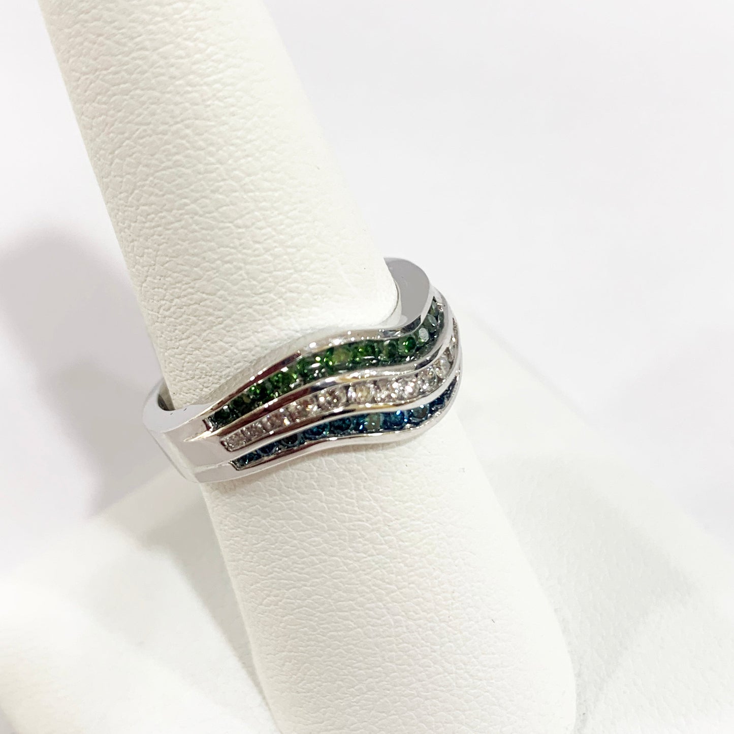 14k White Gold Green/White/Blue Diamond Ring