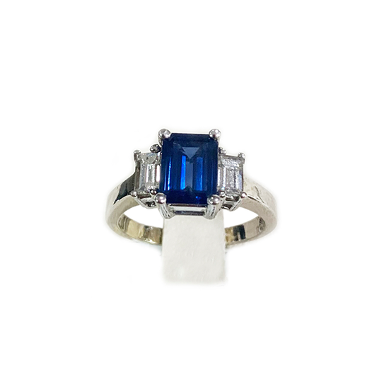 14k White Gold Sapphire Ring