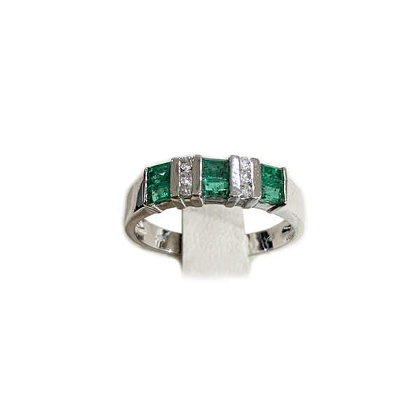 14k White Gold Emerald Ring