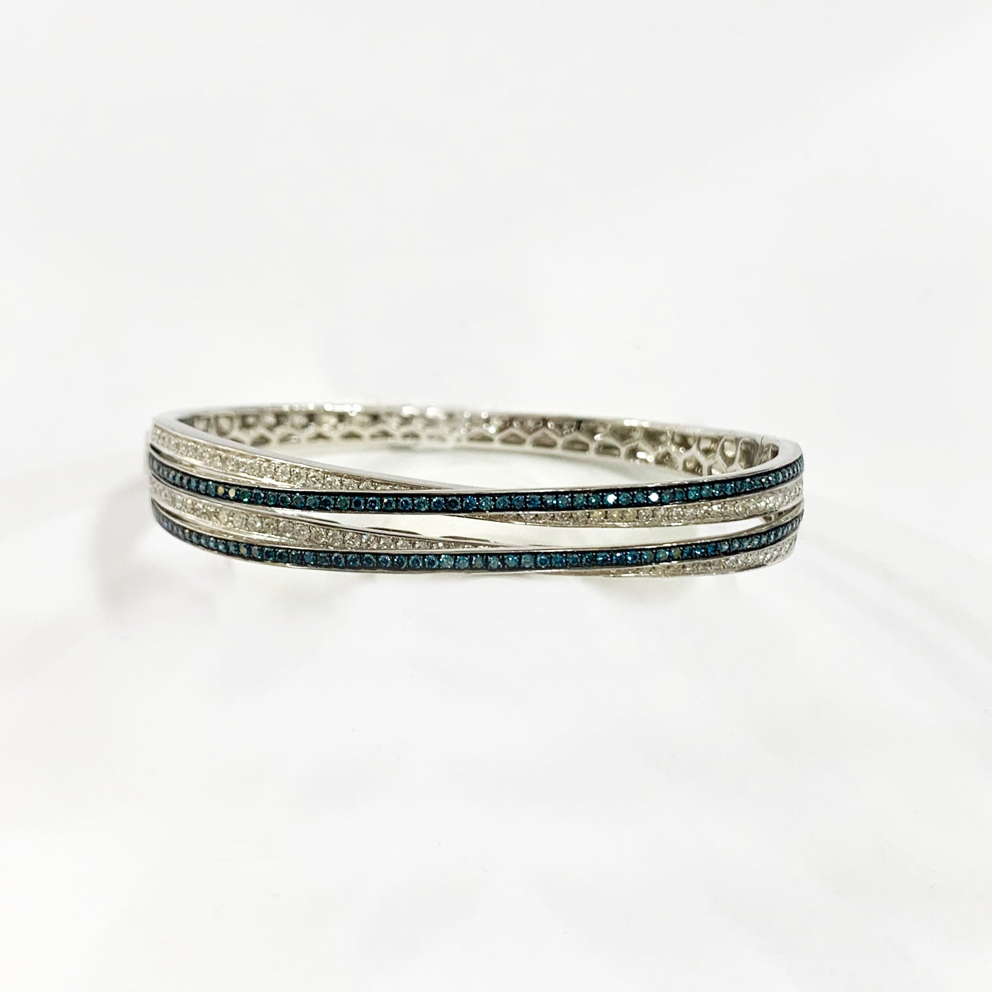 14k White Gold Blue Diamond Bangle