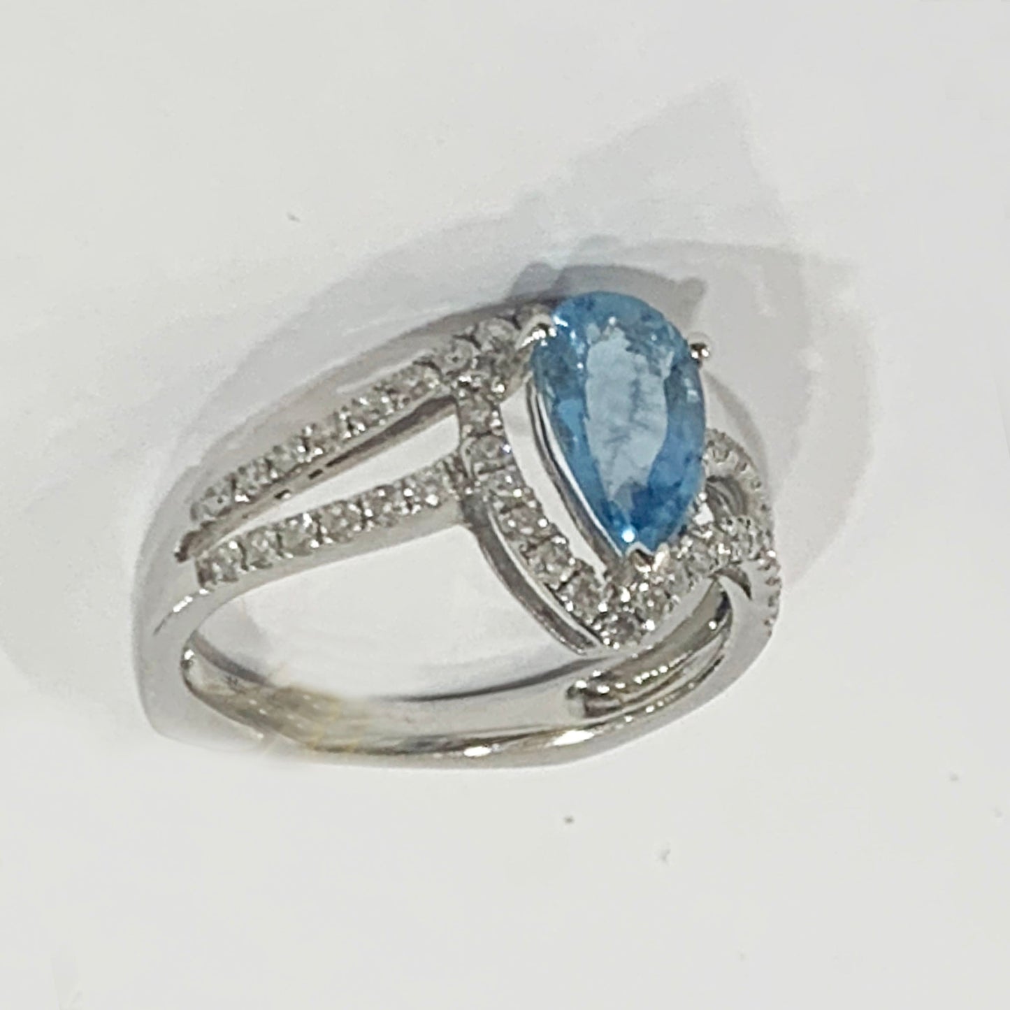 14K White Gold Aquamarine Ring
