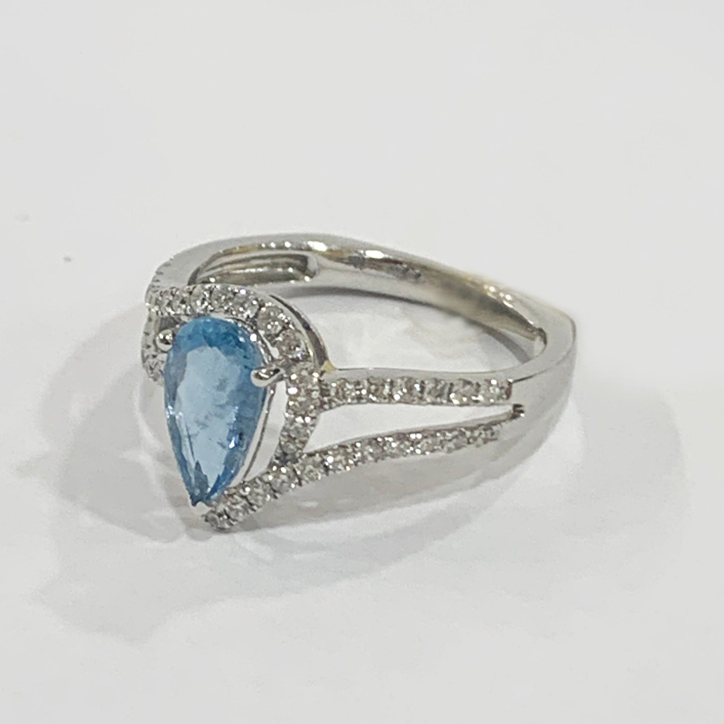 14K White Gold Aquamarine Ring