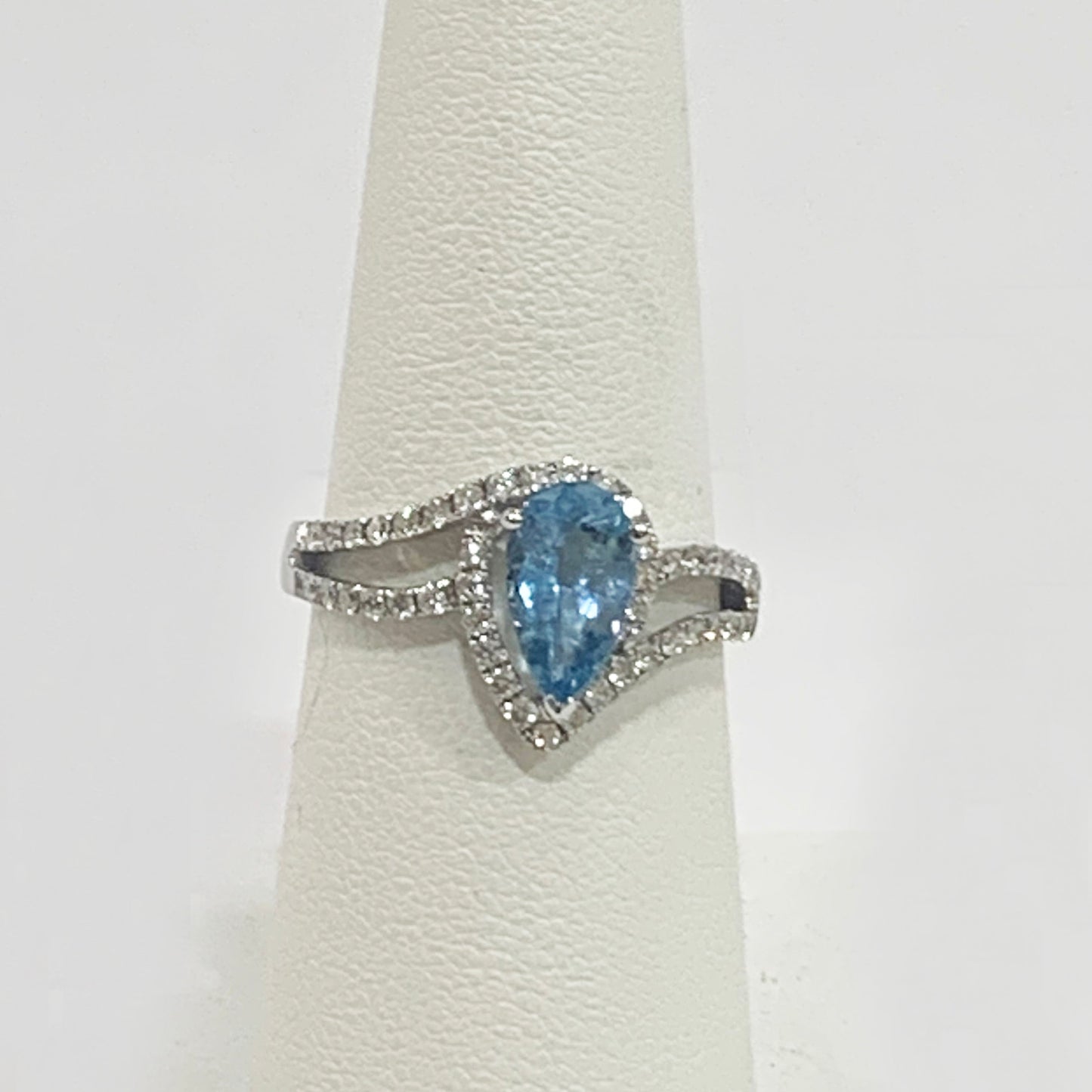 14K White Gold Aquamarine Ring