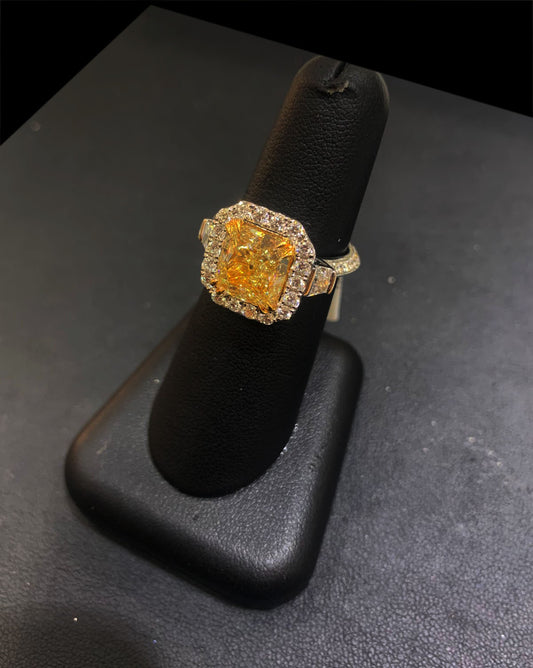 18k White Gold Yellow Diamond Ring