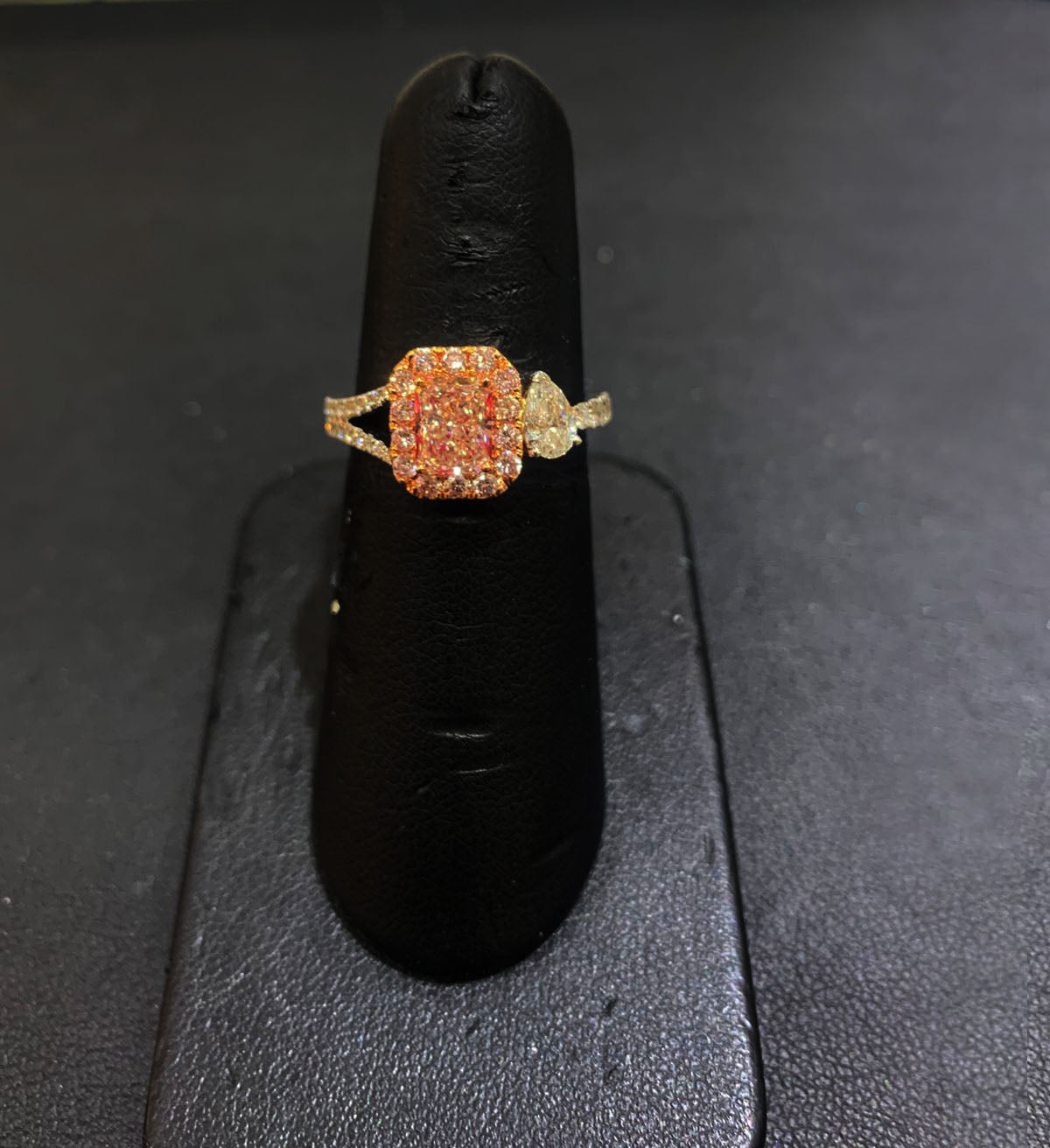 18k White Gold Pink  Diamond Ring